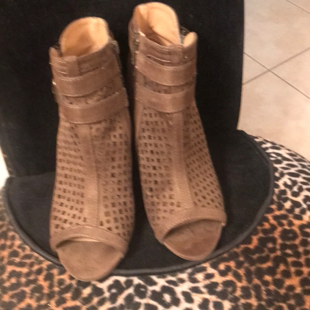 JustFab peep toe booties, like new!!!! - Picture 3 of 5